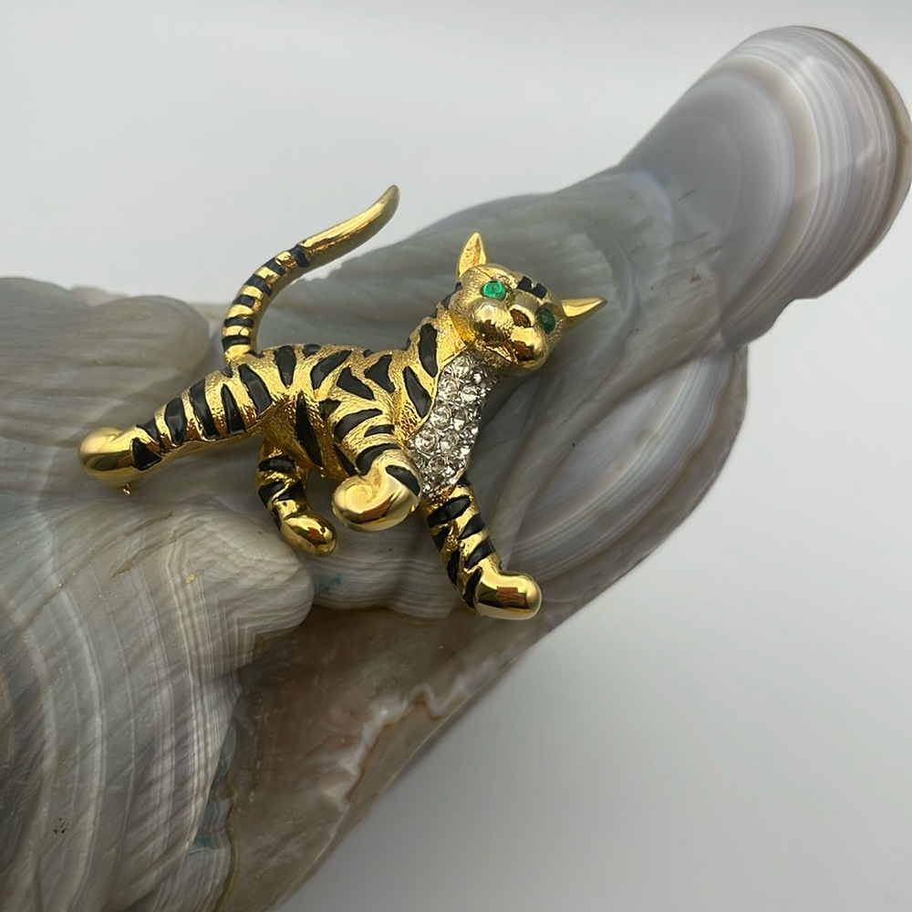 Jomaz tiger brooch 🔥